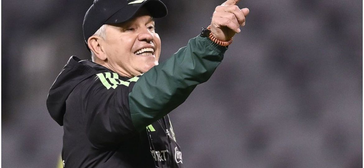 Aguirre-somete-a-Ochoa-y-a-la-Hormiga-Gonzalez-a-la-ultima-prueba-rumbo-al-Mundial-2026