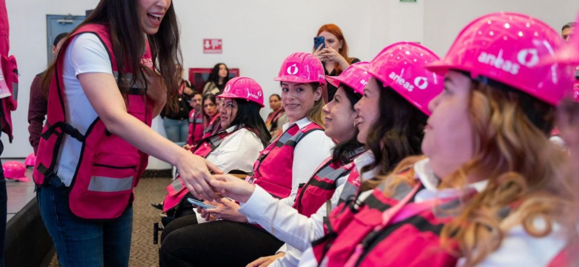 Cascos-Rosas-impulsa-la-inclusion-de-mujeres-en-el-sector-hidrico-hay-actividades-en-Tecate-Baja-California-1