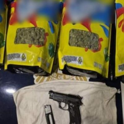 Detienen-en-Azcapotzalco-a-un-hombre-con-bolsas-de-aparente-marihuana-y-una-replica-de-arma