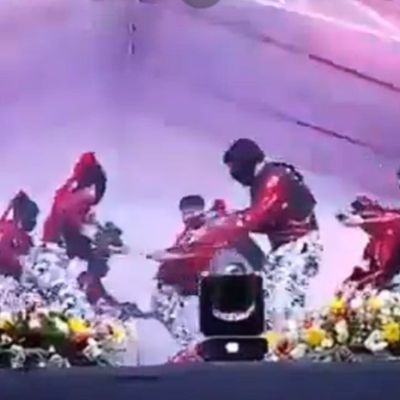 Polemica-en-Contepec-coreografia-de-alumnos-del-COBAEM-muestra-replicas-de-armas-y-fotos-de-alcaldes-asesinados