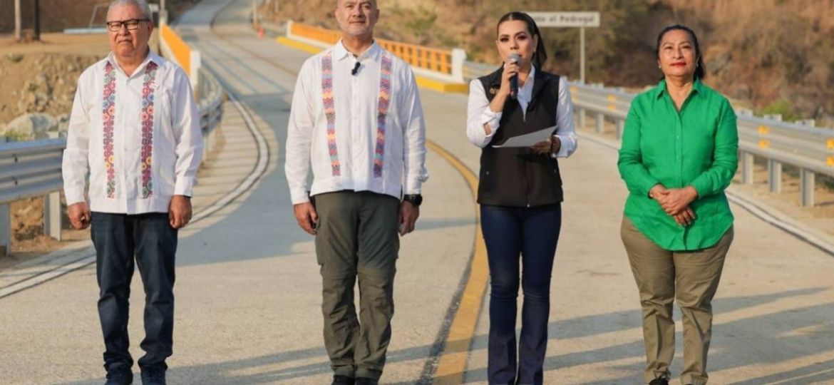 SICT-destina-recursos-para-intervenir-El-Pedregal-dentro-del-Programa-Carretero-de-Guerrero