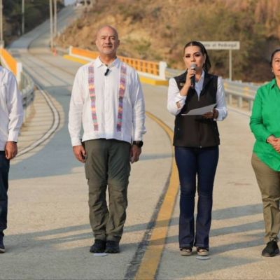 SICT-destina-recursos-para-intervenir-El-Pedregal-dentro-del-Programa-Carretero-de-Guerrero