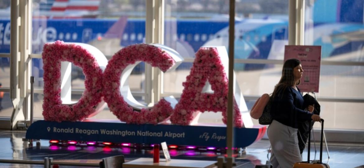 Suspenden-temporalmente-vuelos-en-la-zona-de-Washington-por-fuerte-olor-quimico-en-Potomac-TRACON