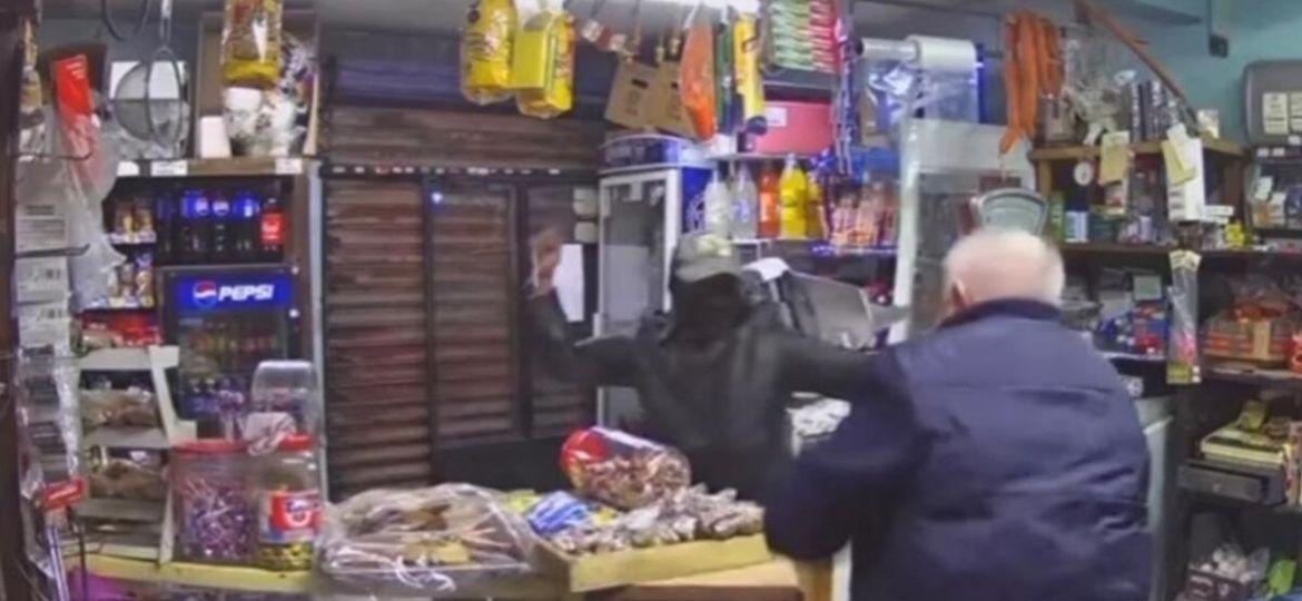 Adulto-mayor-herido-con-arma-blanca-durante-asalto-a-tienda-en-el-barrio-de-San-Juan-Pachuca