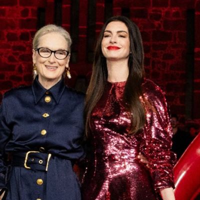 Anne-Hathaway-y-Meryl-Streep-bailan-cumbia-de-Los-Angeles-Azules-durante-su-visita-a-la-CDMX