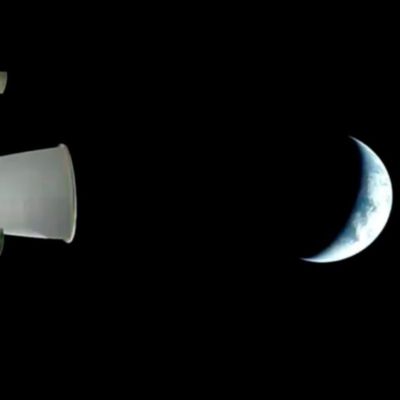 Artemis-II-supera-la-mitad-del-trayecto-y-se-prepara-para-sobrevolar-la-cara-oculta-de-la-Luna