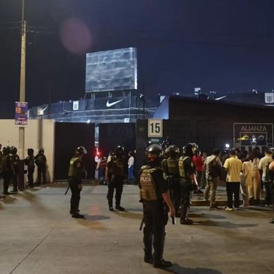 Colapso-de-pared-en-Matute-deja-al-menos-60-heridos-durante-banderazo-de-Alianza-Lima