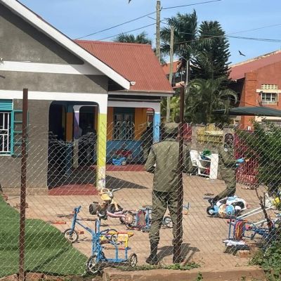 Cuatro-ninos-mueren-apunalados-en-un-kinder-de-Kampala-sospechoso-detenido
