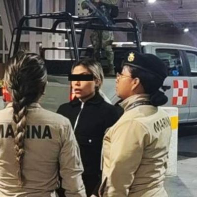 Detienen-en-el-AICM-a-mujer-colombiana-con-14-frascos-de-posible-cocaina-ocultos-en-maquillaje