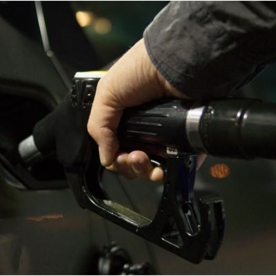 Gobierno-y-gasolineros-acuerdan-tope-temporal-de-28.30-pesos-al-litro-de-diesel
