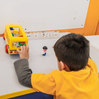 Investigadora-de-la-Ibero-plantea-que-el-tacto-puede-favorecer-el-desarrollo-en-personas-con-autismo
