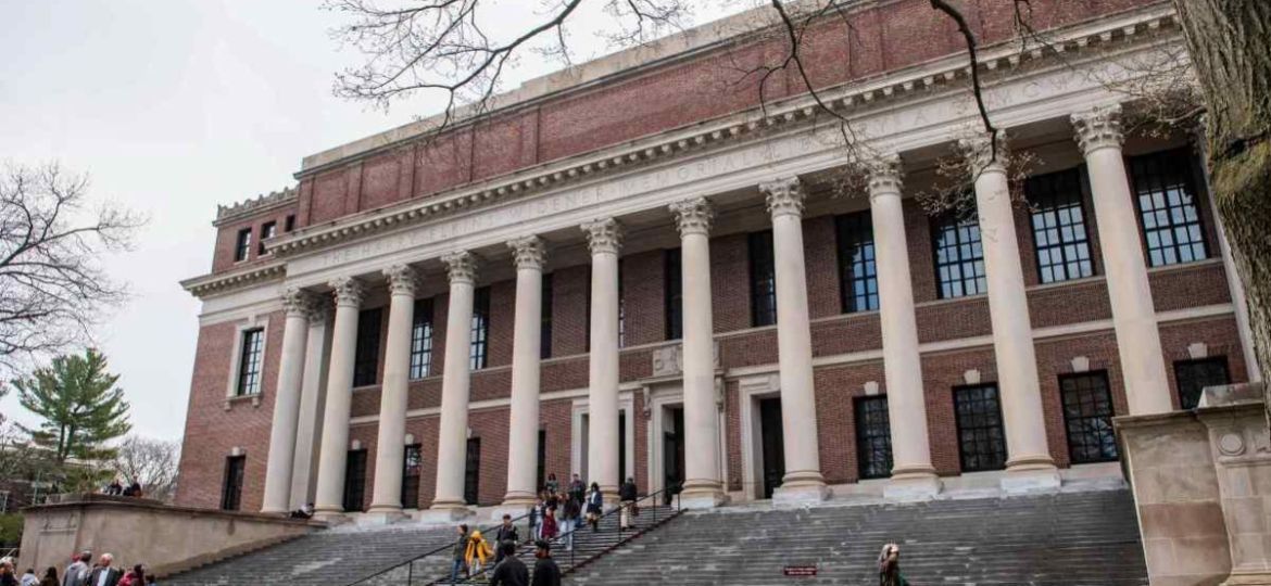 Juez-federal-en-Boston-frena-exigencia-del-Gobierno-de-Trump-para-recopilar-datos-de-raza-en-admisiones-universitarias