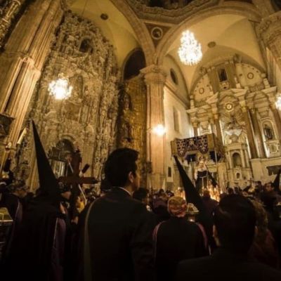 Las-voces-desde-los-balcones-pregoneros-y-saeteros-en-la-Procesion-del-Silencio-de-San-Luis-Potosi