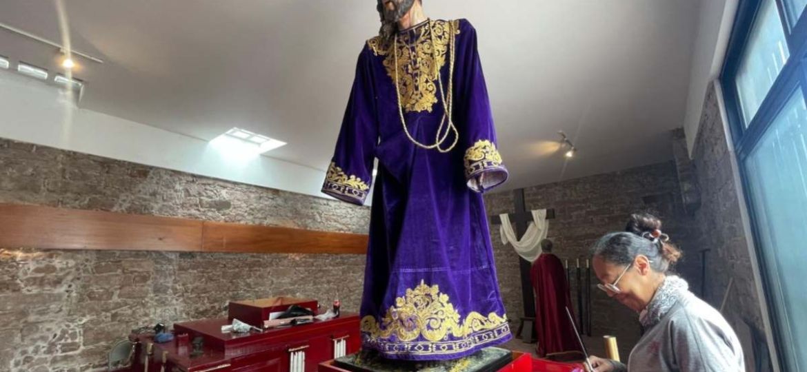 Manos-que-devuelven-la-memoria-la-restauracion-de-las-imagenes-de-la-Procesion-del-Silencio-en-San-Luis-Potosi