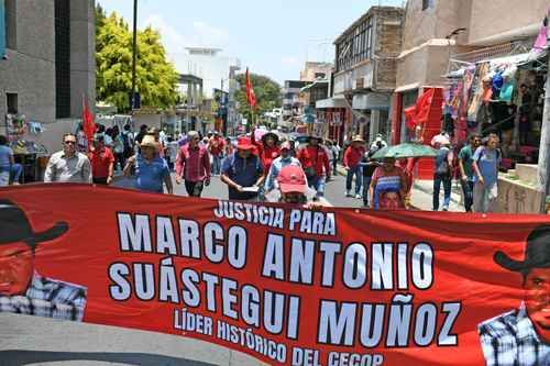 Marchan-en-Chilpancingo-para-exigir-justicia-por-el-asesinato-de-Marco-Antonio-Suastegui-1