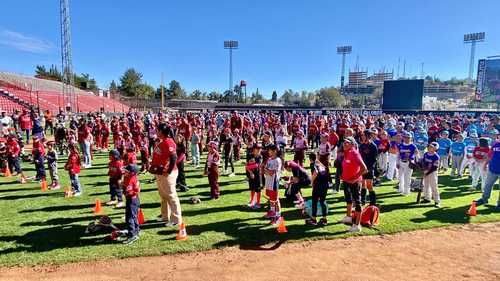 Mas-de-50000-personas-participan-en-la-Clase-Nacional-de-Beisbol-y-Softbol-Diamantes-de-Paz