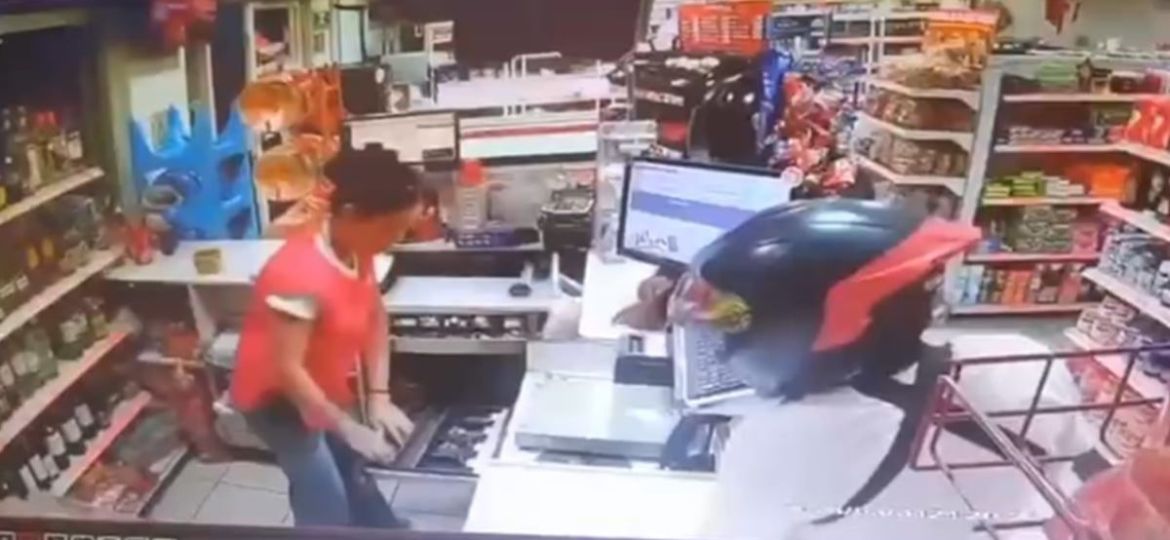 Motociclistas-asaltan-tienda-en-la-colonia-La-Pradera-Cuernavavaca
