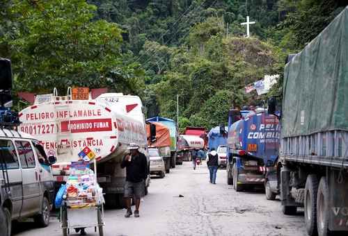 Movilizaciones-y-bloqueos-presionan-al-gobierno-de-Rodrigo-Paz-en-Bolivia-1