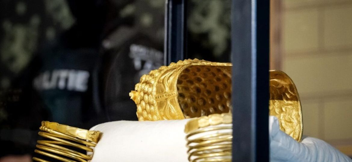 Recuperan-el-casco-de-oro-de-Cotofenesti-y-dos-brazaletes-tras-el-robo-en-el-Museo-de-Drenthe