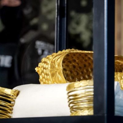 Recuperan-el-casco-de-oro-de-Cotofenesti-y-dos-brazaletes-tras-el-robo-en-el-Museo-de-Drenthe