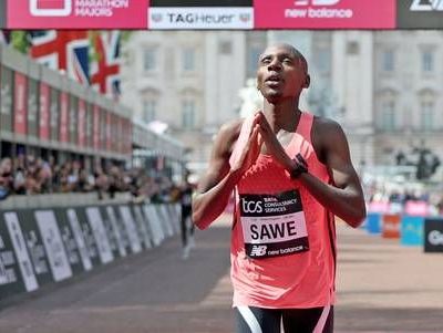 Sabastian-Sawe-rompe-la-barrera-de-las-2-horas-y-marca-15930-en-el-Maraton-de-Londres