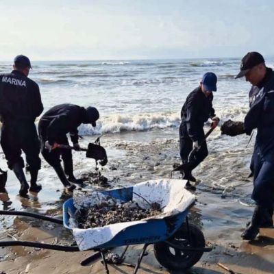 Semar-identifica-a-un-buque-y-a-dos-chapopoteras-como-origenes-del-derrame-en-el-Golfo