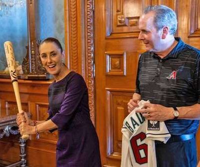 Sheinbaum-recibe-a-directivos-y-jugadores-de-la-MLB-antes-de-la-Mexico-City-Series-2026