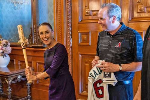 Sheinbaum-recibe-a-directivos-y-jugadores-de-la-MLB-antes-de-la-Mexico-City-Series-2026