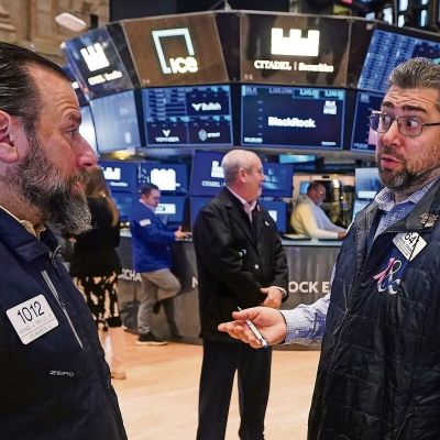 Trump-anuncia-que-seguira-atacando-a-Iran-bolsas-caen-y-el-petroleo-supera-los-US100