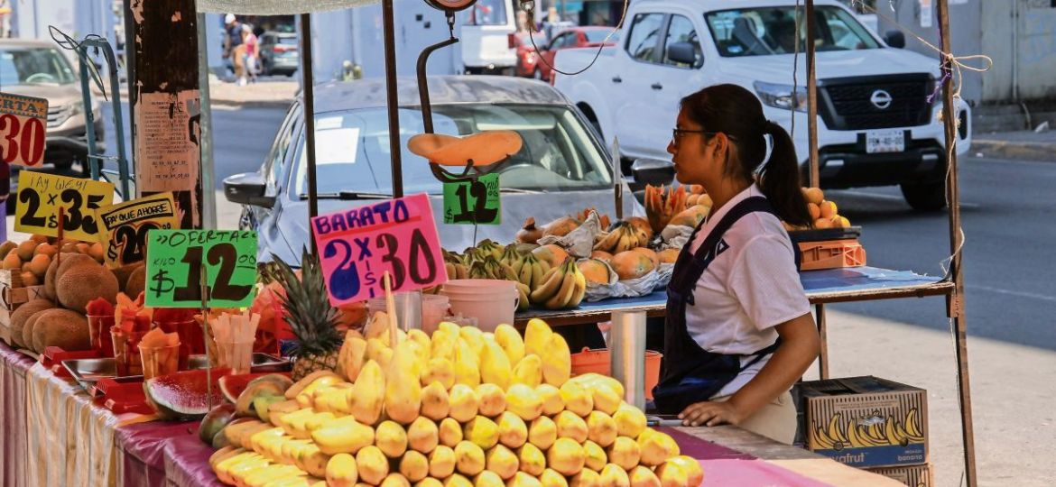 Altas-temperaturas-agobian-a-trabajadores-que-laboran-en-la-calle-en-la-CDMX