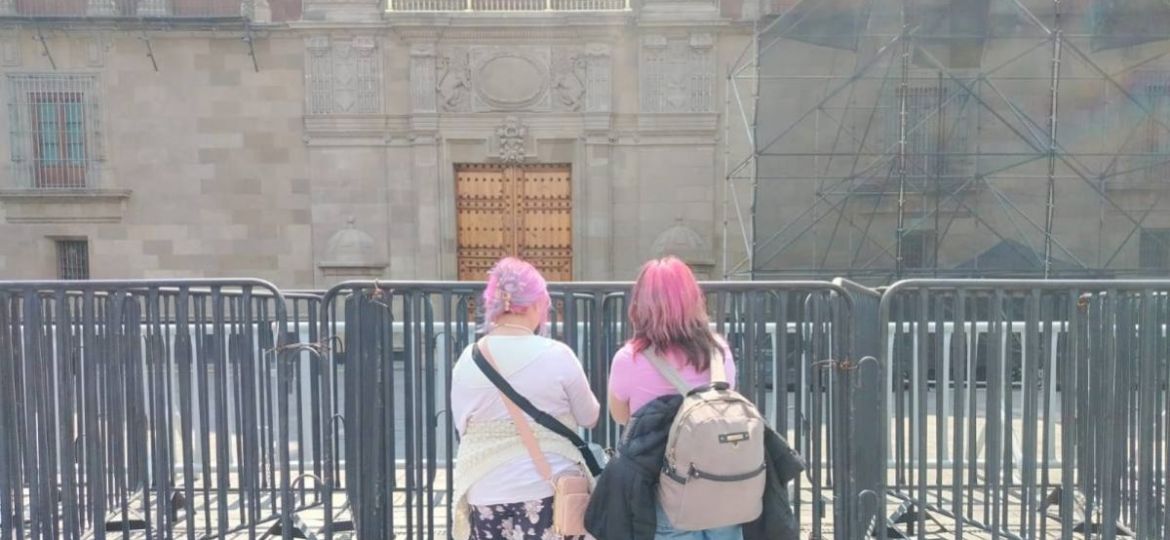 Armys-llegan-a-Palacio-Nacional-por-visita-de-BTS