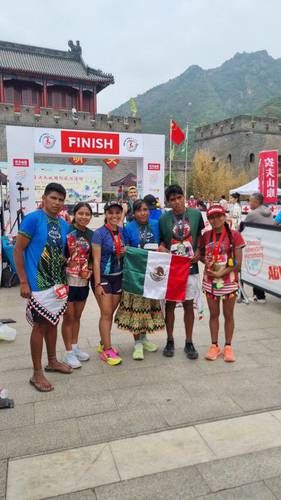 Atletas-indigenas-mexicanos-triunfan-en-el-23-Maraton-de-la-Gran-Muralla-China