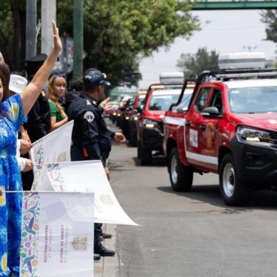 Brugada-entrega-drones-y-nuevas-unidades-al-Heroico-Cuerpo-de-Bomberos-de-la-CDMX