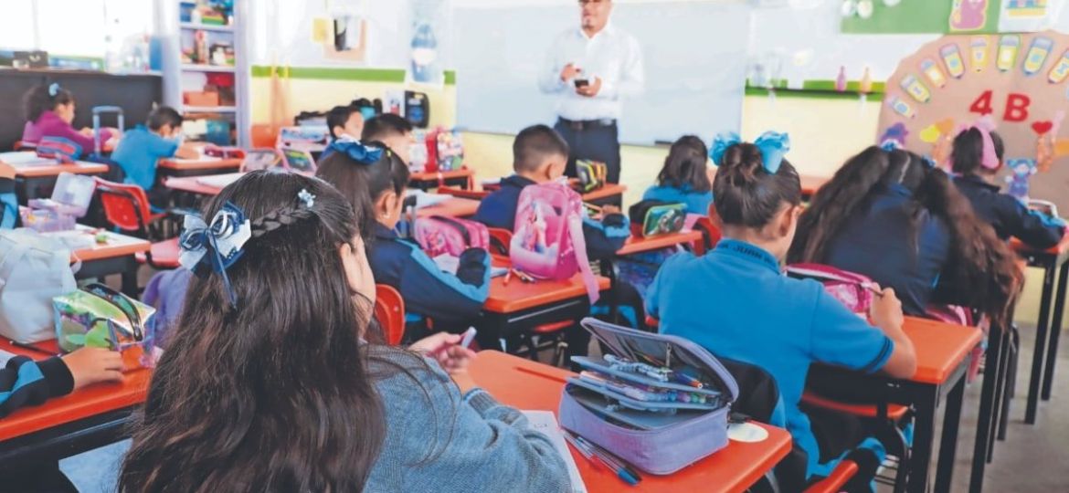 Comites-de-la-Nueva-Escuela-Mexicana-exigen-refundacion-de-la-SEP-tras-marcha-del-15-de-mayo