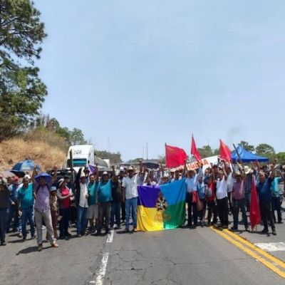 Comunidades-indigenas-bloquean-carreteras-en-Michoacan-tras-ataque-en-Acachuen-que-dejo-dos-muertos