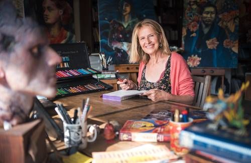 Cornelia-Funke-lleva-su-sello-de-audiolibros-Atmende-Bucher-al-mercado-hispano-con-El-jinete-del-dragon