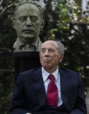 David-Ibarra-Munoz-recibe-la-medalla-Jose-Vasconcelos