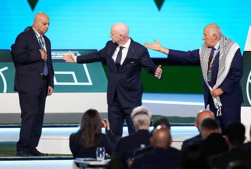Dirigente-palestino-rechaza-foto-con-representante-israeli-durante-el-Congreso-de-la-FIFA