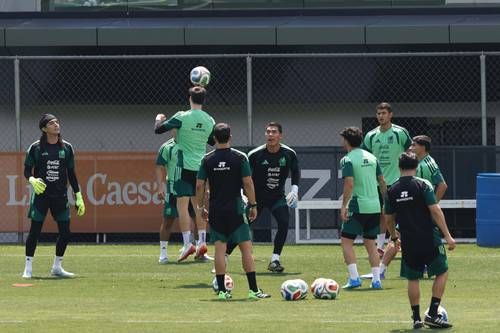 El-Tricolor-inicia-concentracion-en-el-CAR-Aguirre-advierte-que-quien-no-se-presente-quedara-fuera-del-Mundial-1
