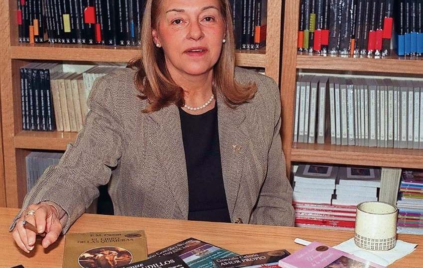 Elmer-Mendoza-recuerda-a-Beatriz-de-Moura-en-una-carta