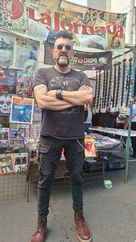 En-el-Chopo-el-pasado-sigue-presente-en-el-tianguis-cultural