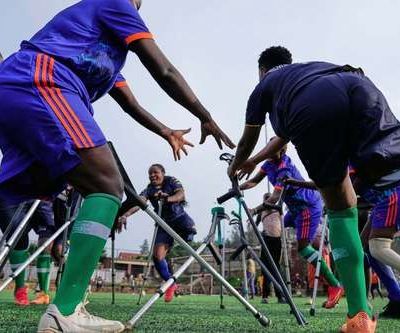 Futbolistas-amputadas-en-Ruanda-encuentran-sanacion-y-comunidad