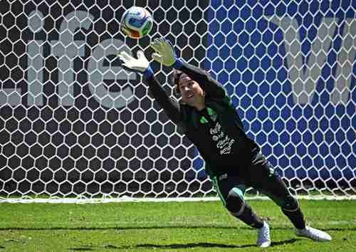 Guillermo-Ochoa-Trabaje-en-silencio-y-busca-su-sexto-Mundial