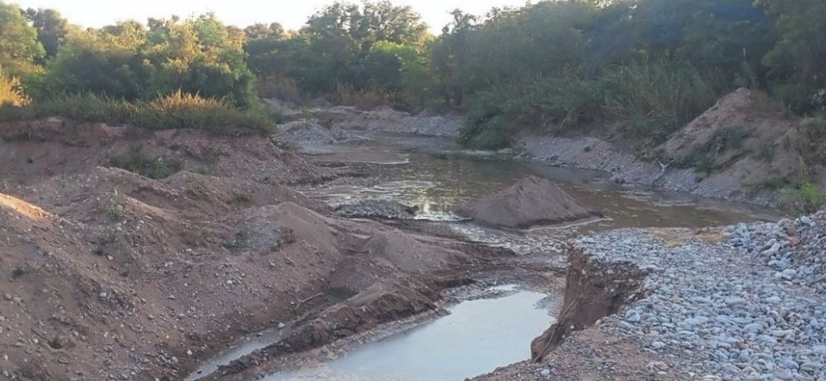 Habitantes-de-la-Canada-denuncian-sobreexplotacion-de-arena-y-grava-en-el-rio-Grande-Oaxaca