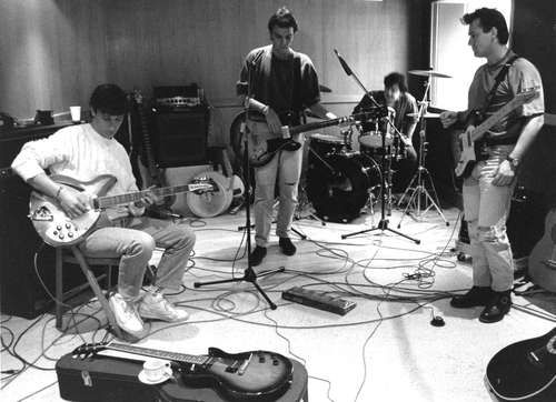 Hombres-G-estrena-el-documental-Los-mejores-anos-de-nuestra-vida-y-repasa-40-anos-de-carrera