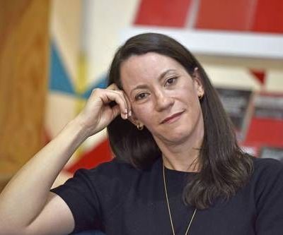 Mariana-Marsal-presenta-Pespuntes-novela-sobre-memoria-costura-y-relaciones-biculturales