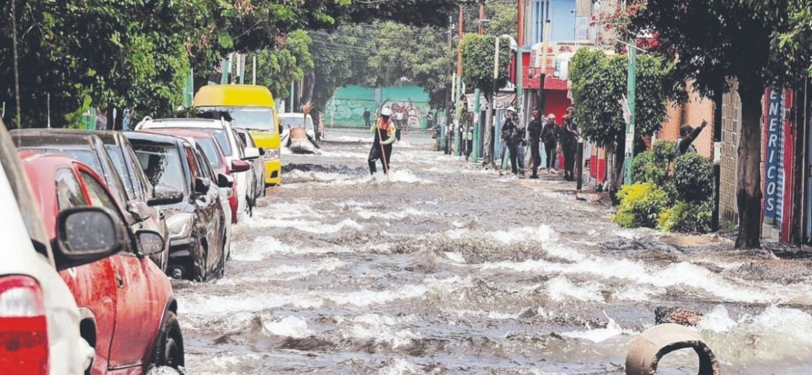 Megafuga-inunda-Ampliacion-Los-Reyes-Culhuacan-en-Iztapalapa-Segiagua-realiza-trabajos-de-reparacion
