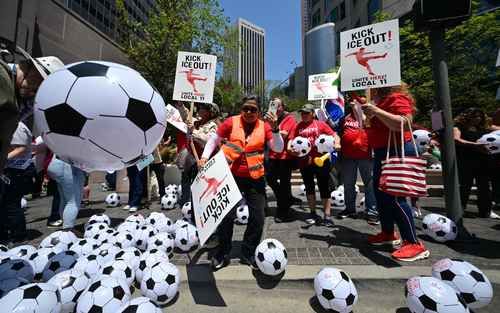 Miles-marchan-en-Estados-Unidos-el-1-de-mayo-en-protestas-contra-la-guerra-y-las-politicas-migratorias