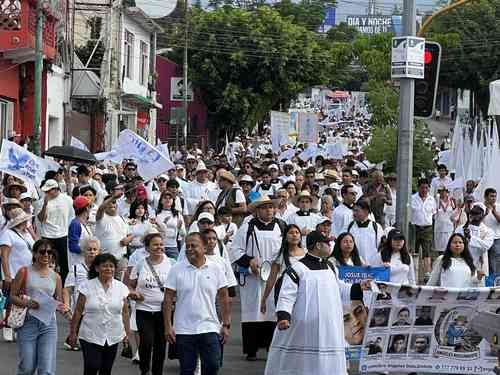 Miles-participan-en-la-12.a-Caminata-por-la-Paz-en-Cuernavaca-obispo-exige-acciones-contra-la-violencia