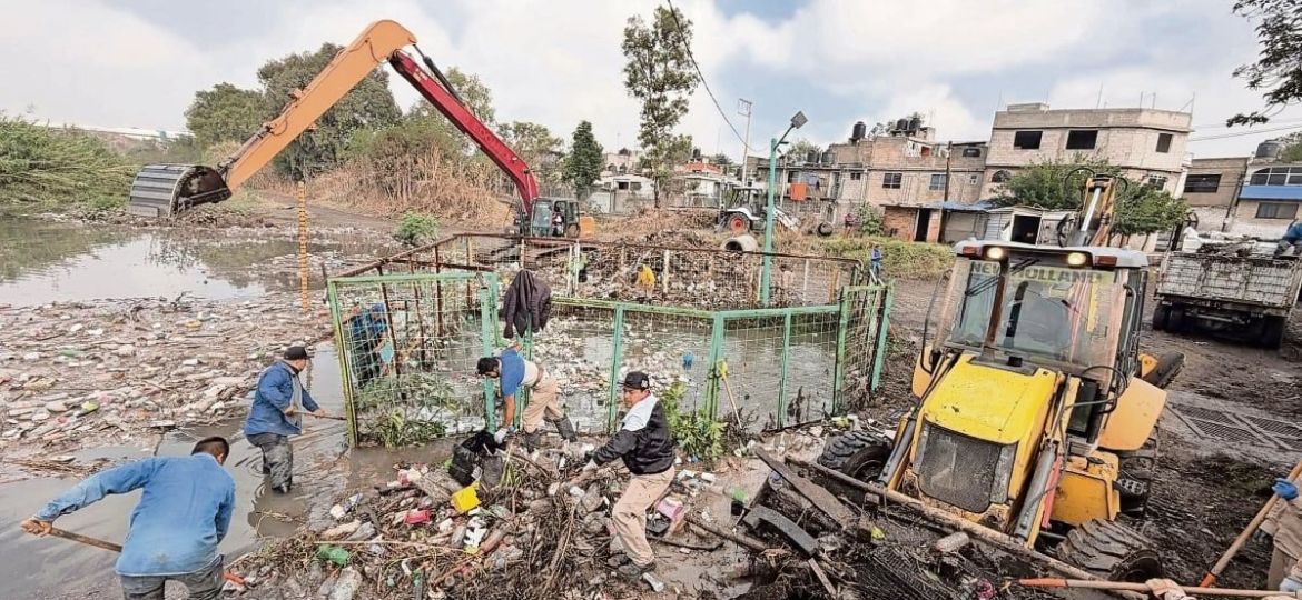 Presa-El-Angulo-en-Cuautitlan-Izcalli-en-riesgo-de-desbordarse-autoridades-realizan-labores-de-limpieza